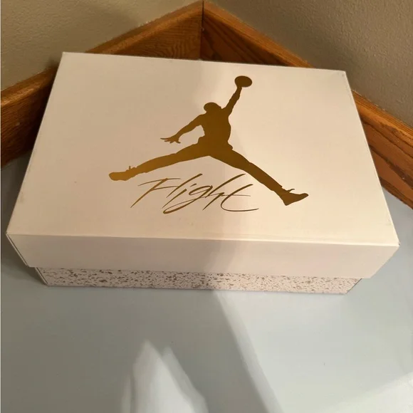 Women’s Air Jordan 4 Retro size 10 - Picture 9 of 10